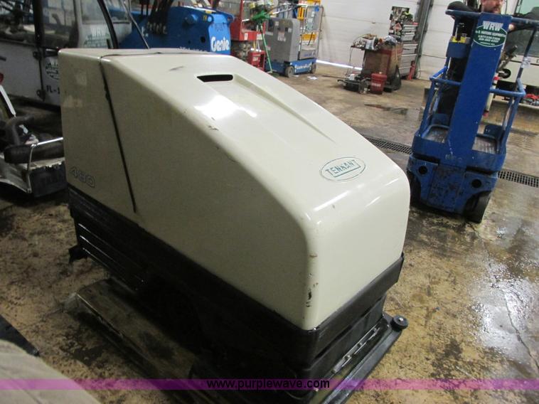 image for item L3905 Tennant 480 floor scrubber