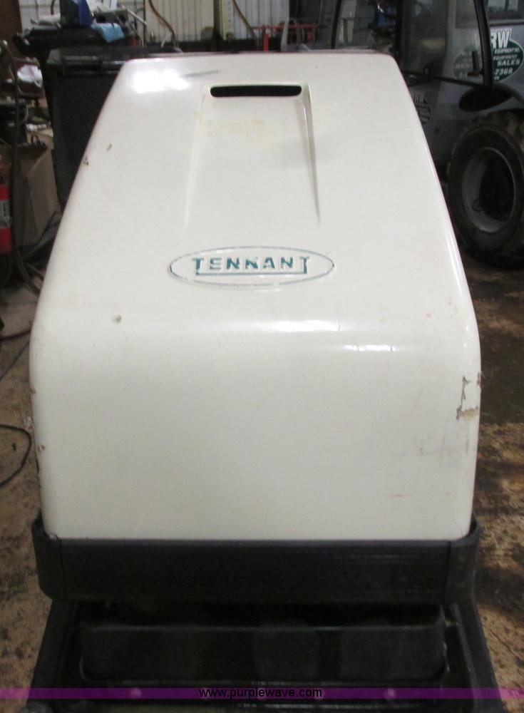 image for item L3905 Tennant 480 floor scrubber