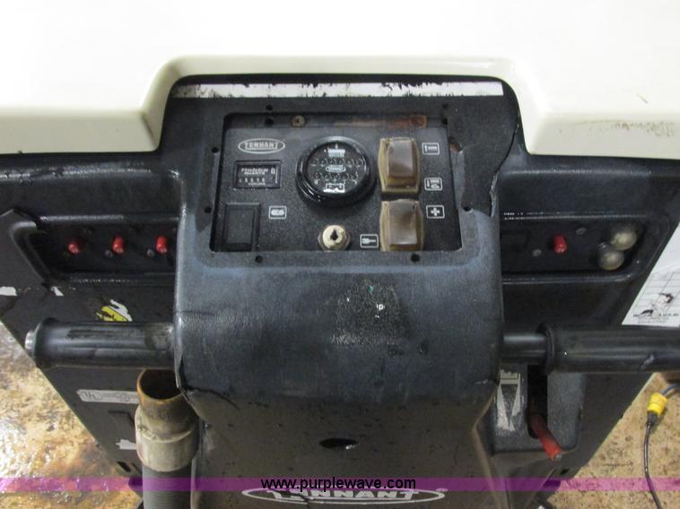 image for item L3905 Tennant 480 floor scrubber