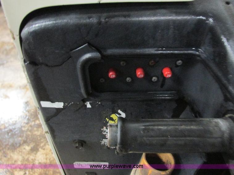 image for item L3905 Tennant 480 floor scrubber