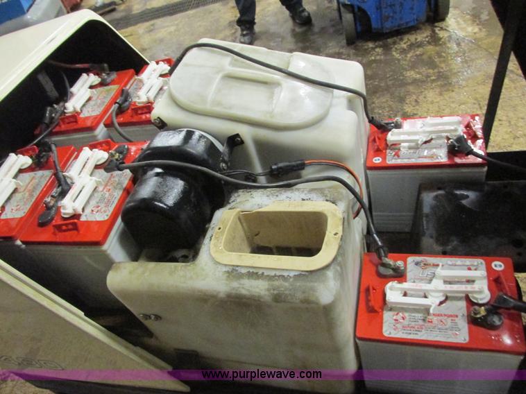 image for item L3905 Tennant 480 floor scrubber