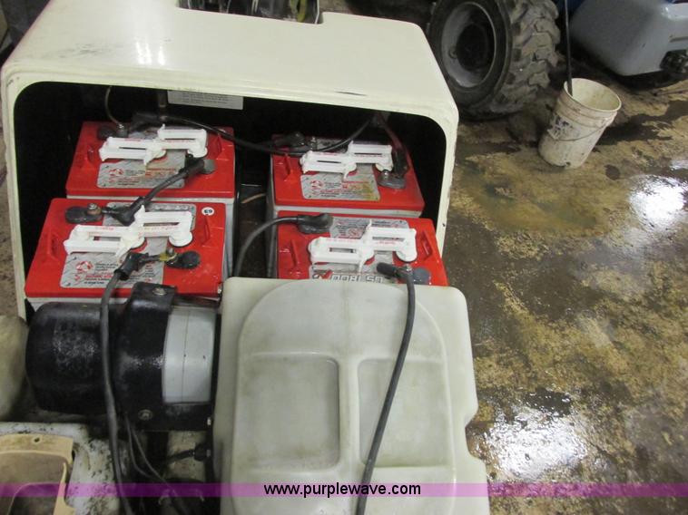 image for item L3905 Tennant 480 floor scrubber