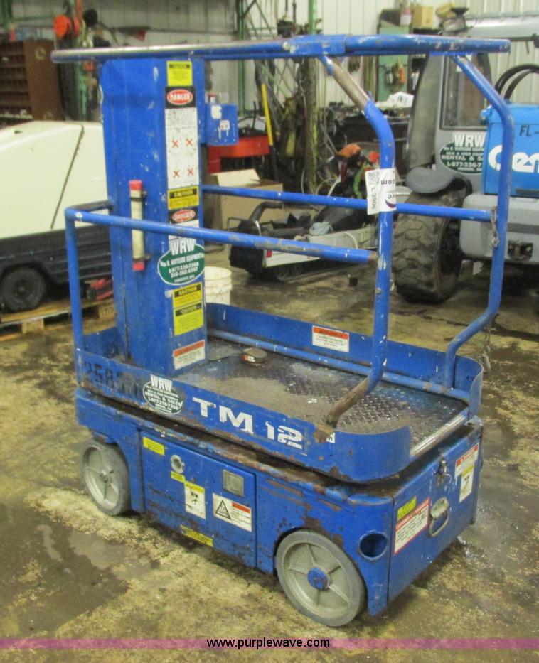 image for item L3906 1999 Up Right Tm-12 vertical lift