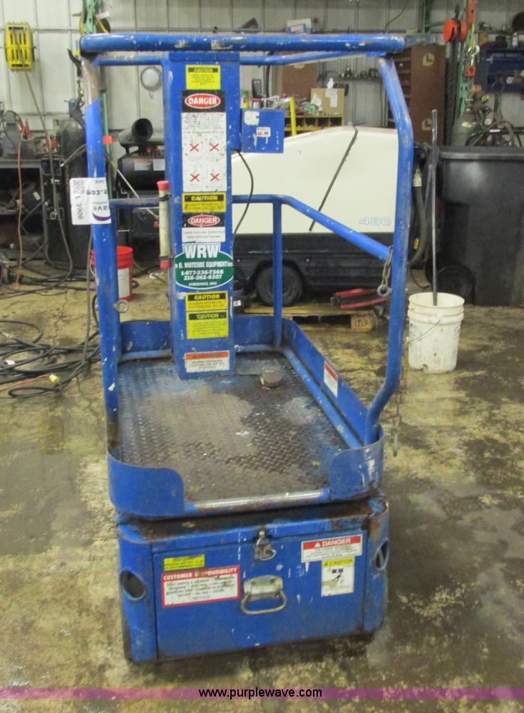 image for item L3906 1999 Up Right Tm-12 vertical lift