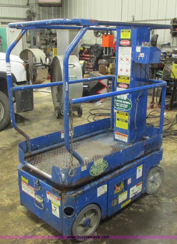 image for item L3906 1999 Up Right Tm-12 vertical lift