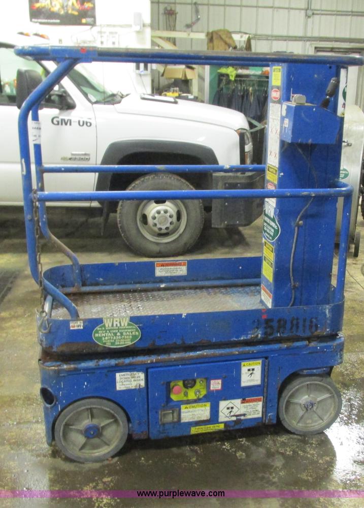 image for item L3906 1999 Up Right Tm-12 vertical lift