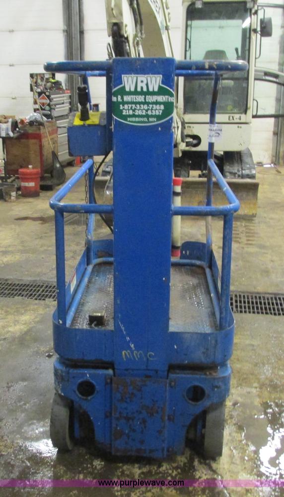 image for item L3906 1999 Up Right Tm-12 vertical lift