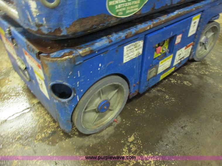 image for item L3906 1999 Up Right Tm-12 vertical lift