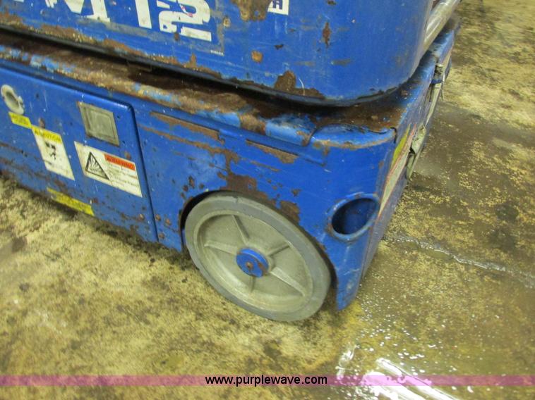 image for item L3906 1999 Up Right Tm-12 vertical lift