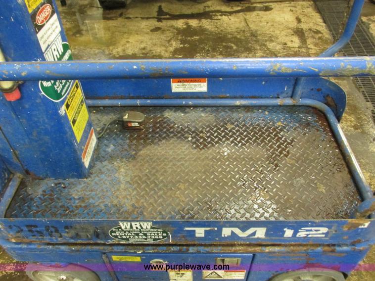 image for item L3906 1999 Up Right Tm-12 vertical lift