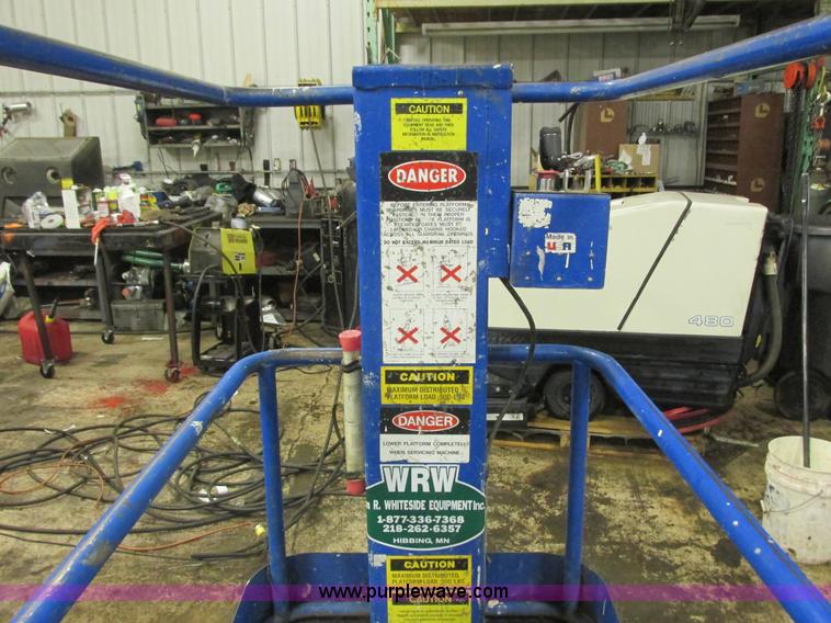 image for item L3906 1999 Up Right Tm-12 vertical lift