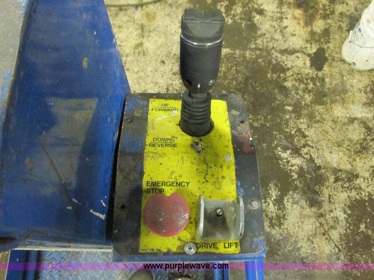 image for item L3906 1999 Up Right Tm-12 vertical lift