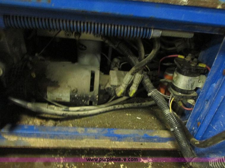 image for item L3906 1999 Up Right Tm-12 vertical lift