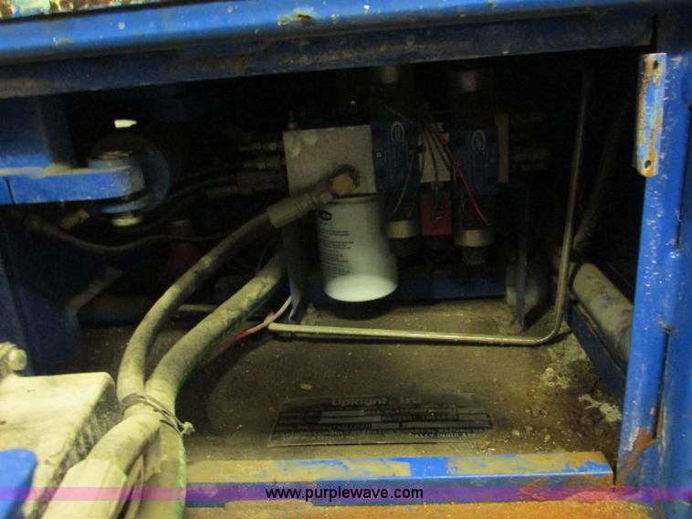 image for item L3906 1999 Up Right Tm-12 vertical lift