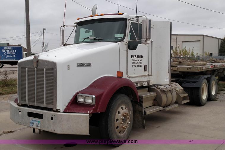 image for item L6005 1998 Kenworth T800 semi truck
