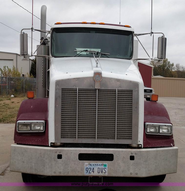 image for item L6005 1998 Kenworth T800 semi truck