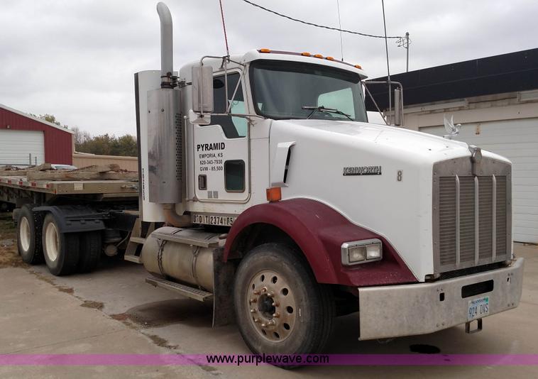 image for item L6005 1998 Kenworth T800 semi truck