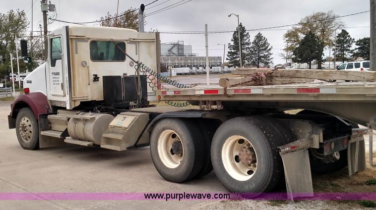 image for item L6005 1998 Kenworth T800 semi truck