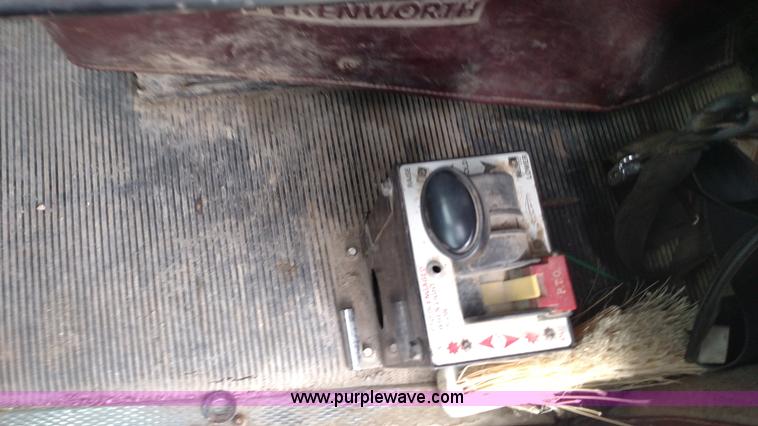 image for item L6005 1998 Kenworth T800 semi truck