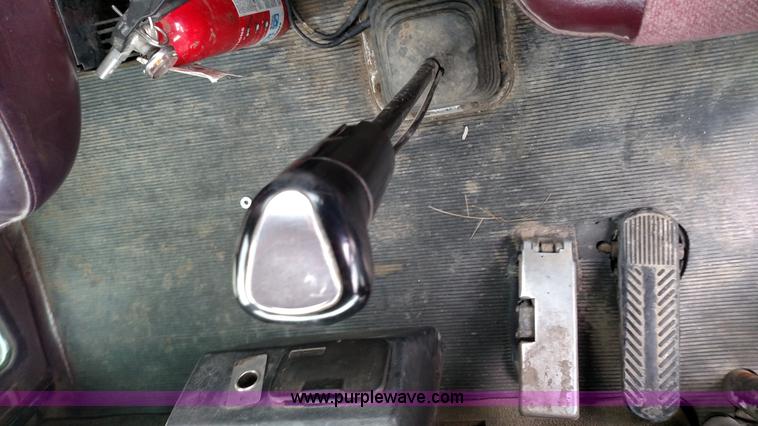 image for item L6005 1998 Kenworth T800 semi truck