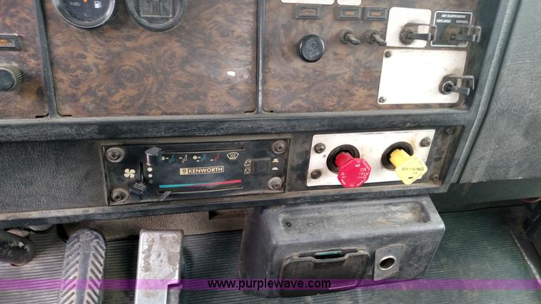 image for item L6005 1998 Kenworth T800 semi truck