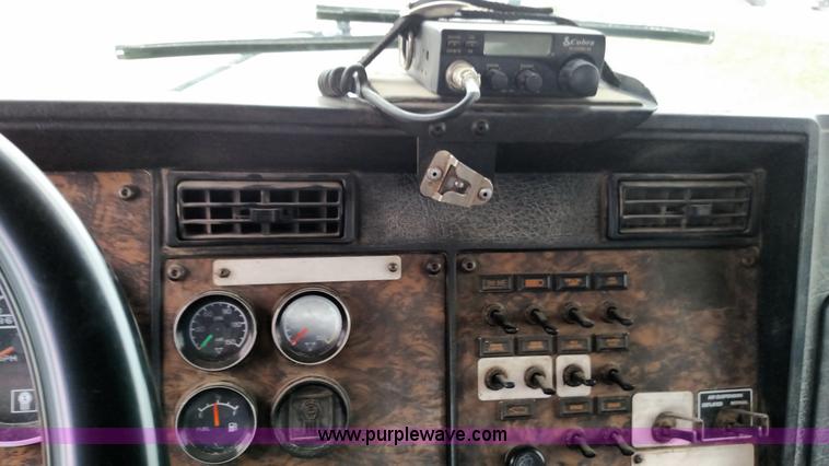 image for item L6005 1998 Kenworth T800 semi truck