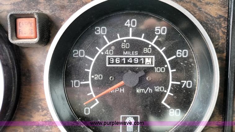 image for item L6005 1998 Kenworth T800 semi truck