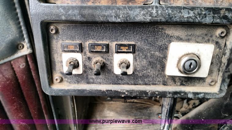 image for item L6005 1998 Kenworth T800 semi truck