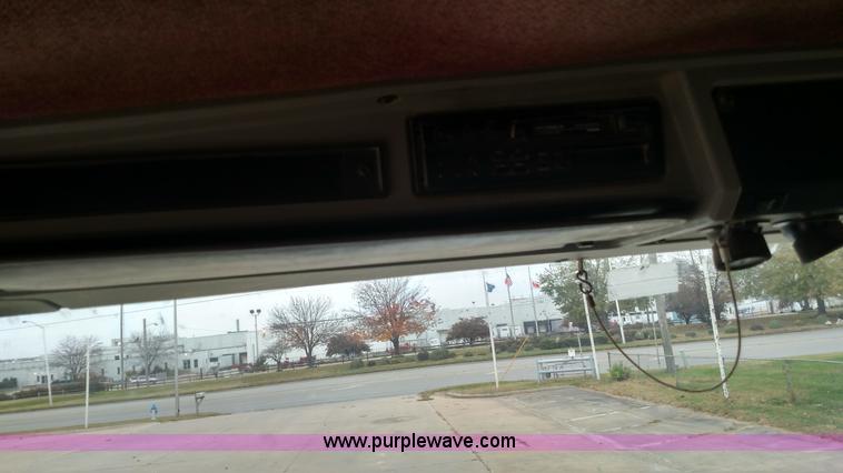 image for item L6005 1998 Kenworth T800 semi truck