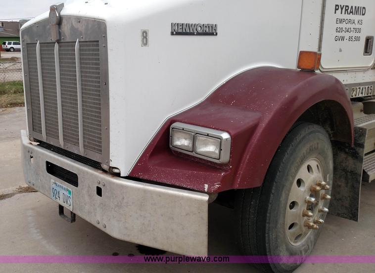 image for item L6005 1998 Kenworth T800 semi truck