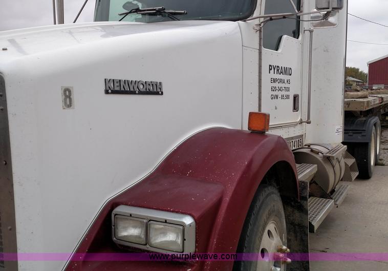 image for item L6005 1998 Kenworth T800 semi truck