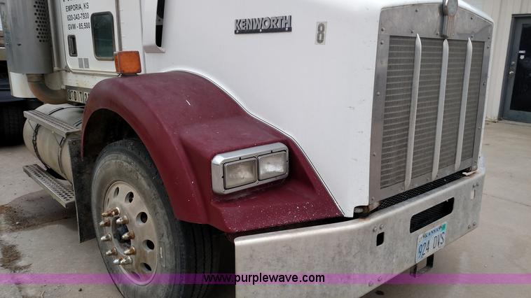 image for item L6005 1998 Kenworth T800 semi truck