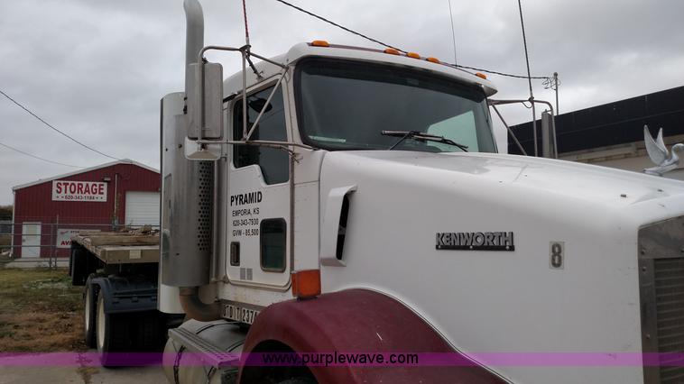 image for item L6005 1998 Kenworth T800 semi truck