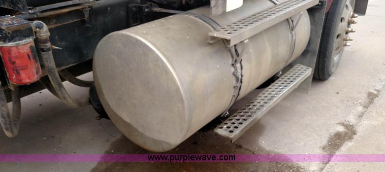 image for item L6005 1998 Kenworth T800 semi truck