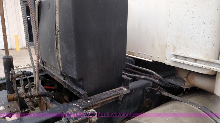 image for item L6005 1998 Kenworth T800 semi truck