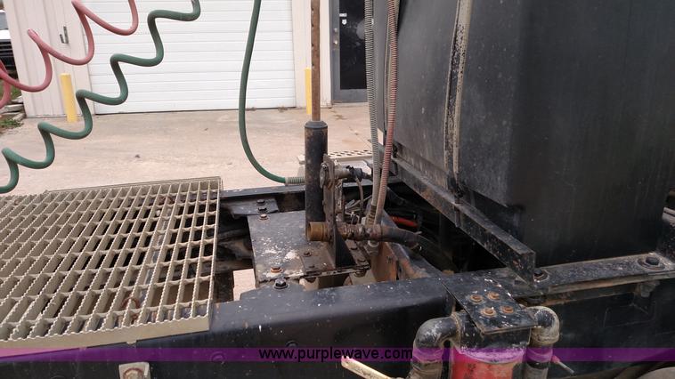 image for item L6005 1998 Kenworth T800 semi truck