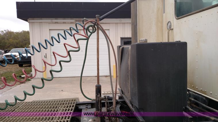 image for item L6005 1998 Kenworth T800 semi truck