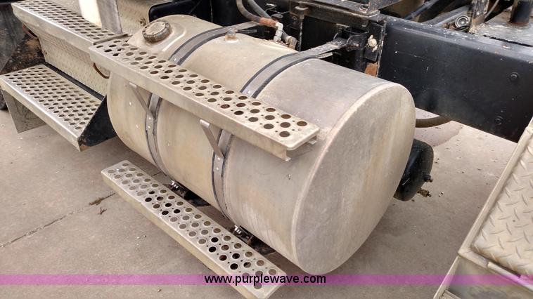 image for item L6005 1998 Kenworth T800 semi truck