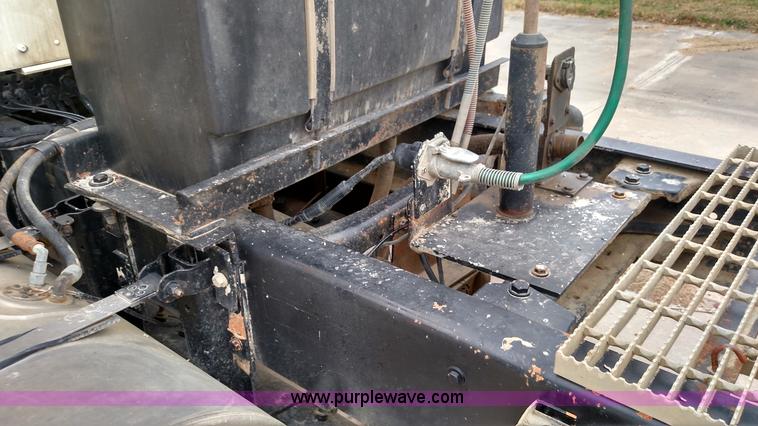 image for item L6005 1998 Kenworth T800 semi truck