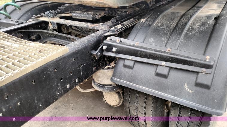 image for item L6005 1998 Kenworth T800 semi truck