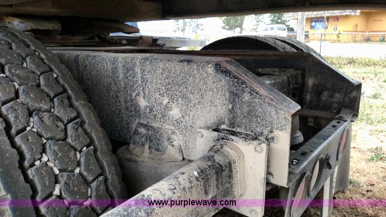 image for item L6005 1998 Kenworth T800 semi truck