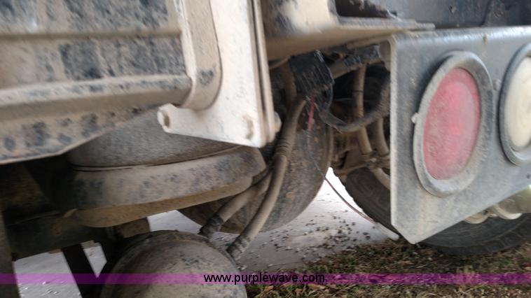 image for item L6005 1998 Kenworth T800 semi truck