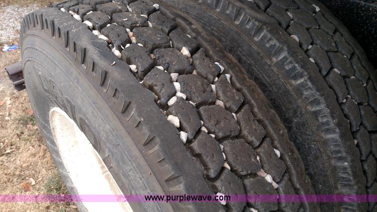 image for item L6005 1998 Kenworth T800 semi truck