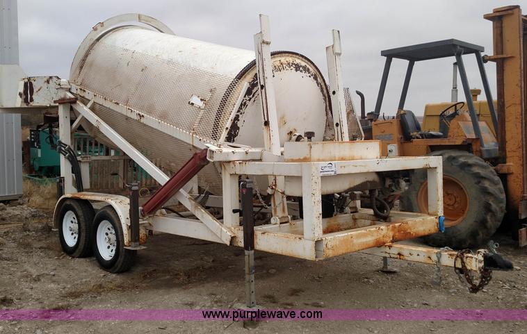 image for item L6007 Right Manufacturing 3DH-CC4 rotary rock tumbler