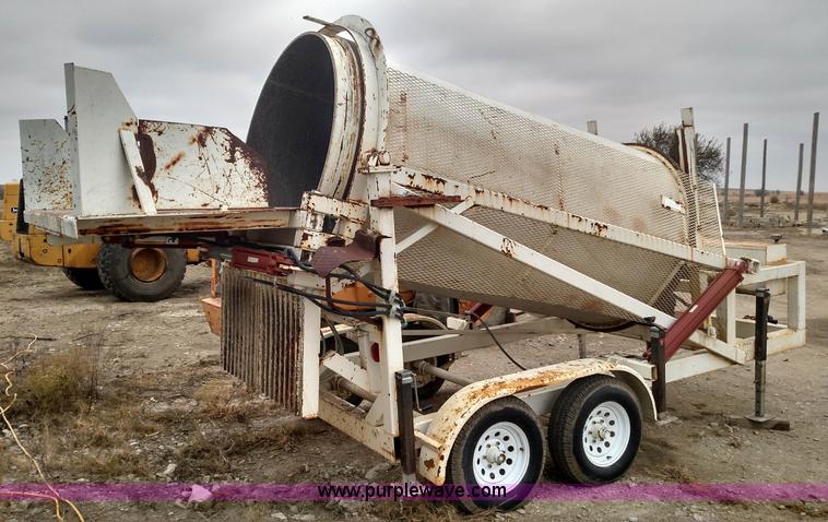 image for item L6007 Right Manufacturing 3DH-CC4 rotary rock tumbler