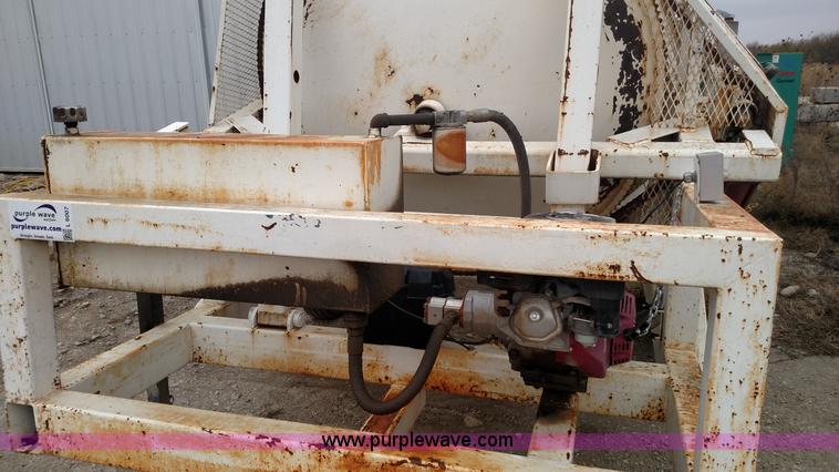 image for item L6007 Right Manufacturing 3DH-CC4 rotary rock tumbler