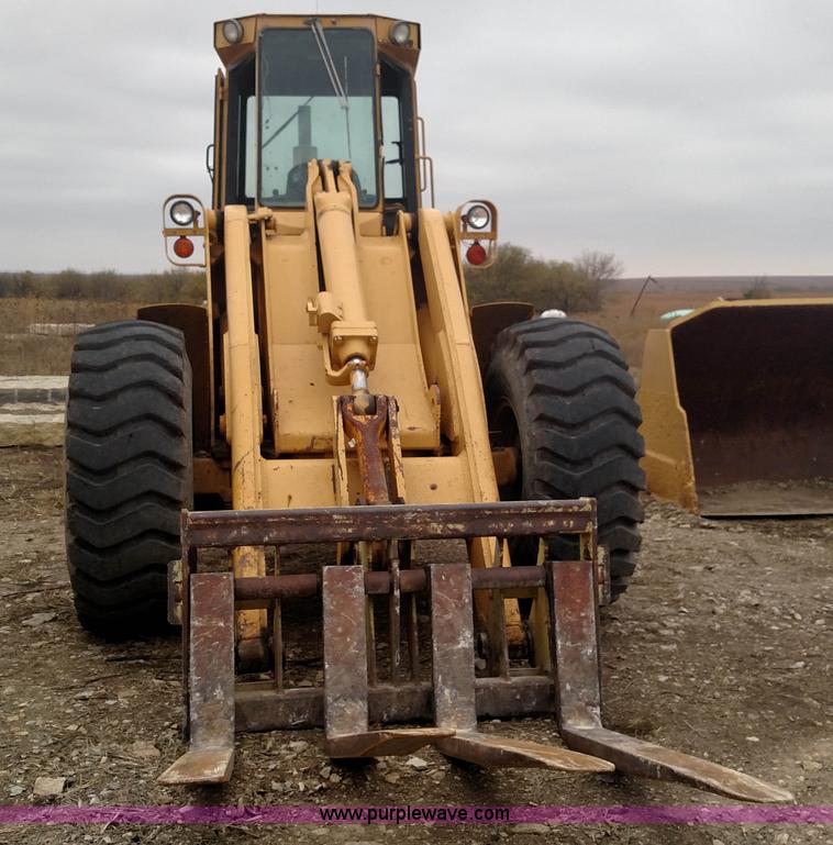 image for item L6010 1983 John Deere 644C wheel loader