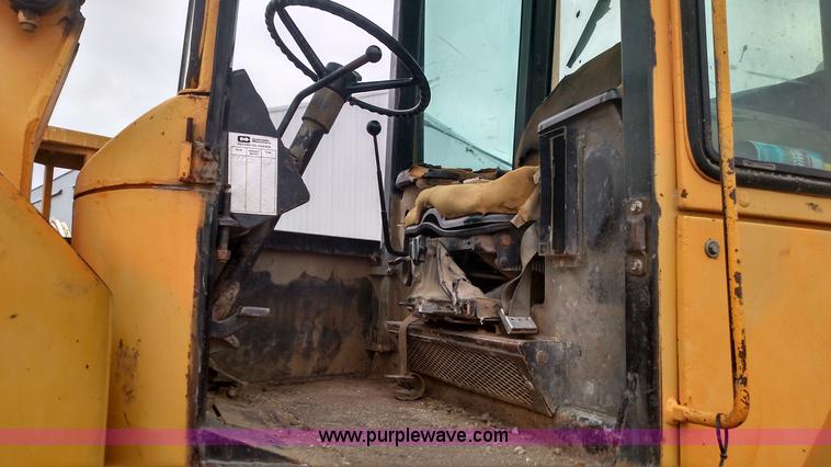 image for item L6010 1983 John Deere 644C wheel loader