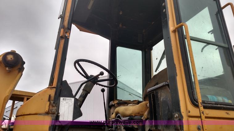 image for item L6010 1983 John Deere 644C wheel loader