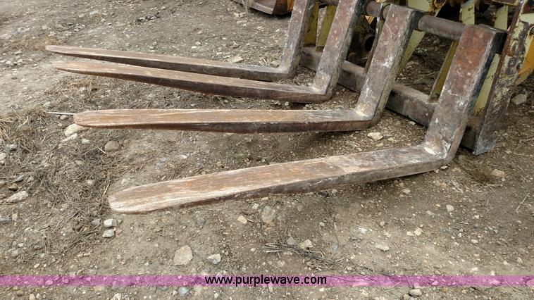 image for item L6010 1983 John Deere 644C wheel loader